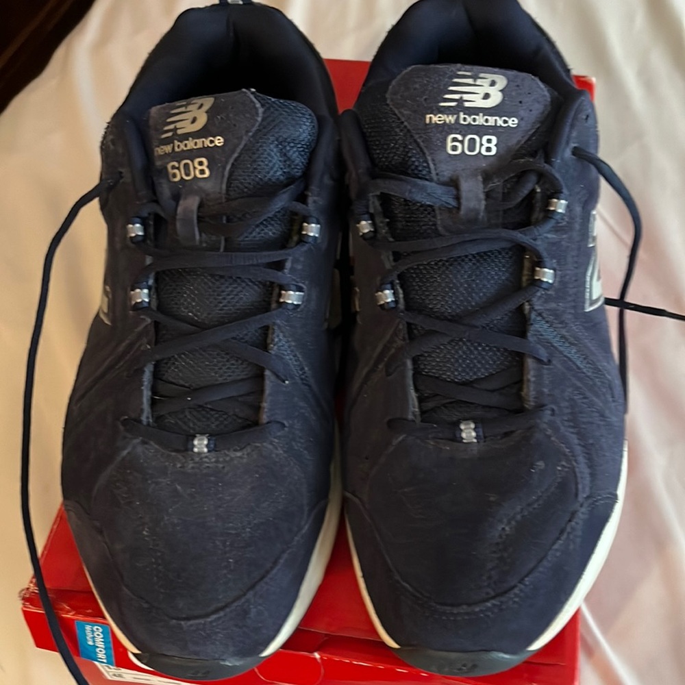 Men’s new balance, suede sneakers
